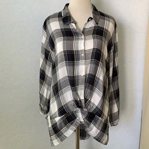 Peace & Pearls Plaid 3/4-Half Sleeve Button Up Top